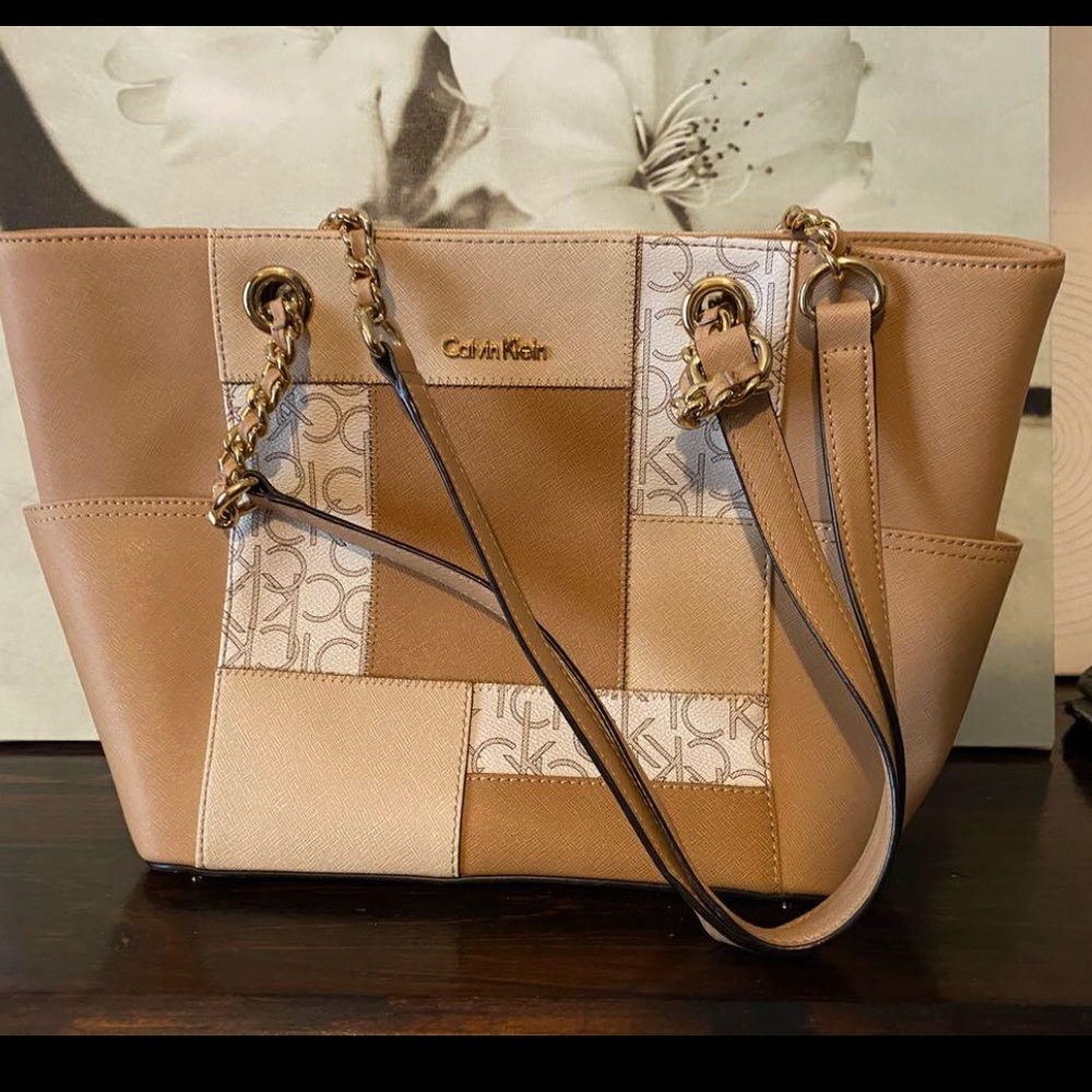 Calvin Klein tan purse